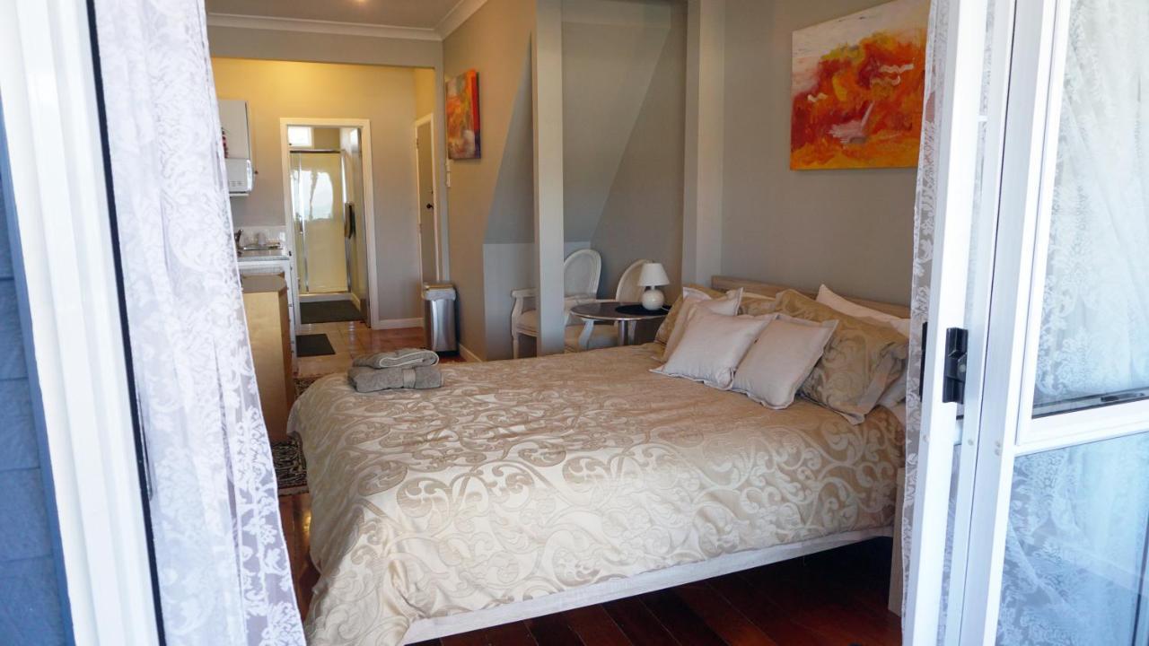Nana Glads Beachfront Accommodation Whitianga Exterior photo